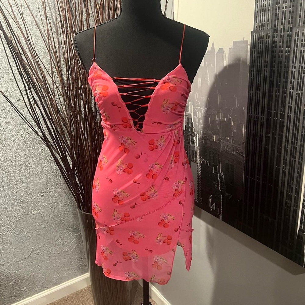 🌺NWT URBAN OUTFITTERS CHERRY PRINTED MIN DRESS SIZE X-SMALL🌺